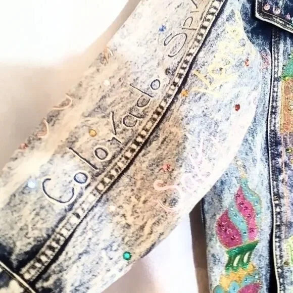Vintage Jordache Acid Wash Upcycled Travel Theme Rhinestone Jean Jacket Size M - Picture 5 of 10